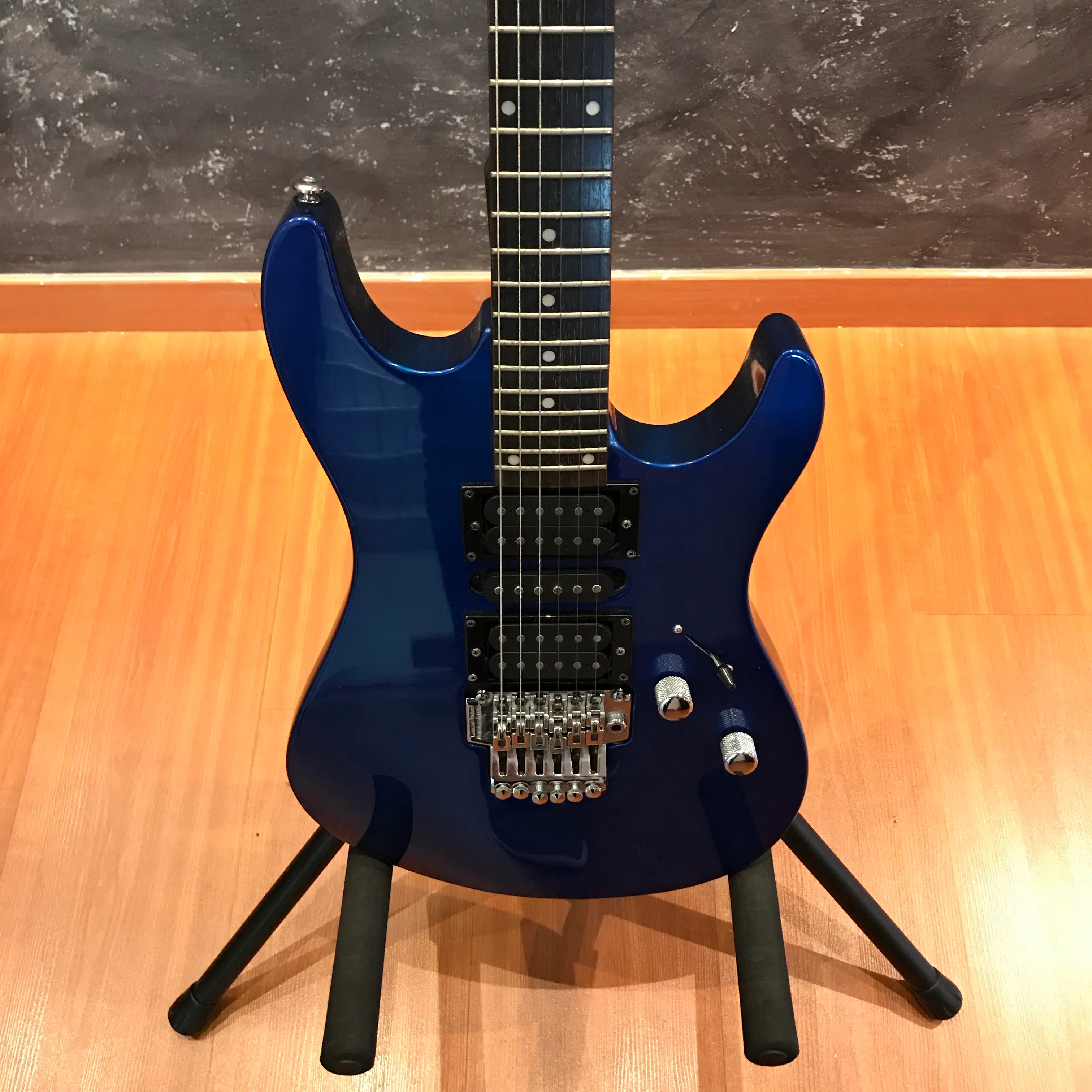 Hamer CT212 Cobalt Blue Electric Guitar - Image 4