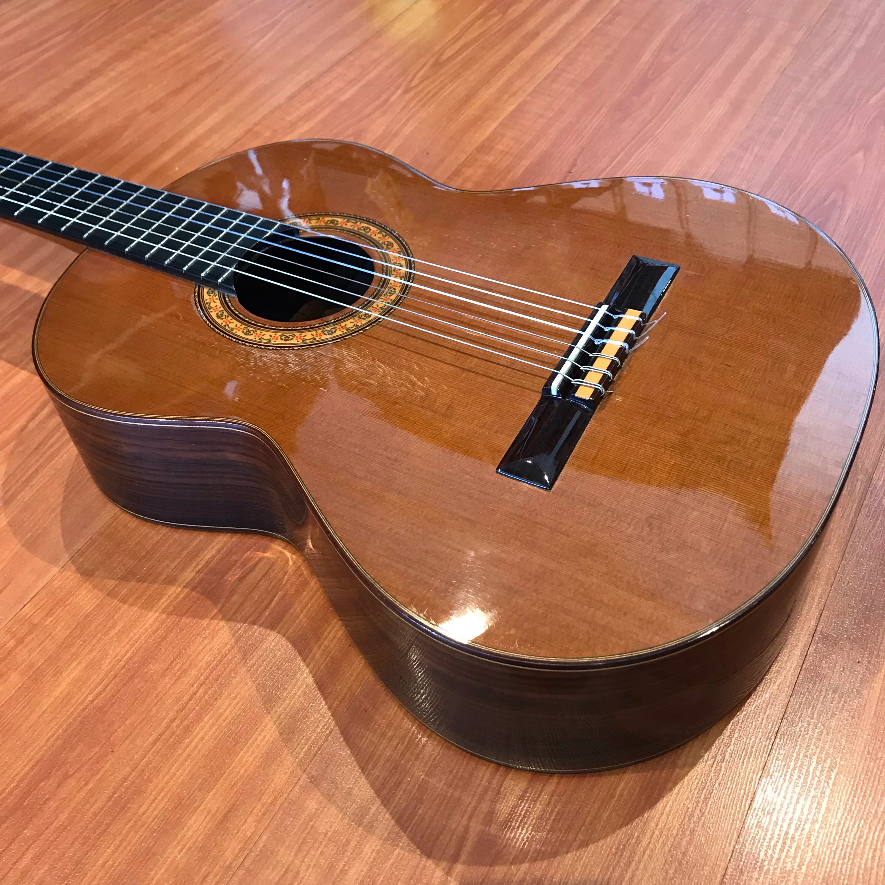 Ramirez R2 1995 Natural Gloss Finish Classical Guitar [USED] - Image 4