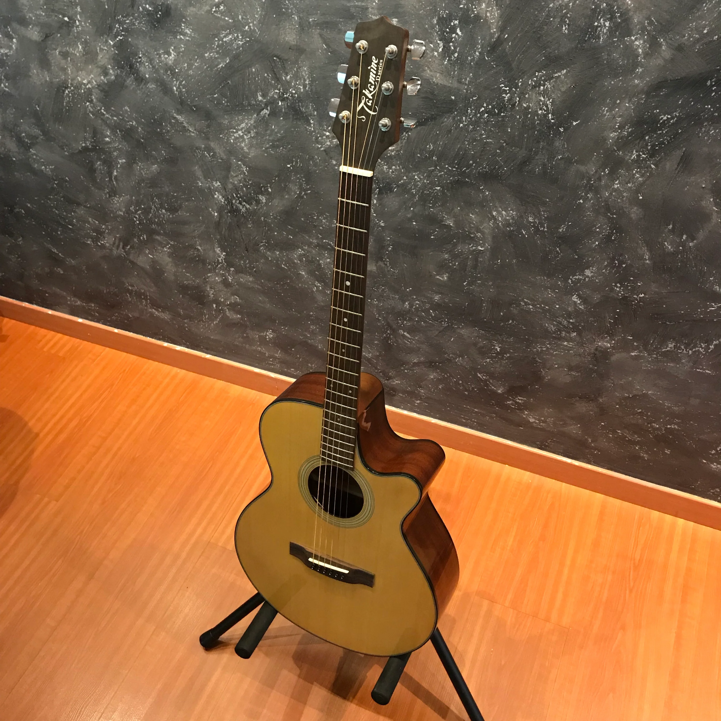 Takamine ED10CN Acoustic Guitar - Image 2